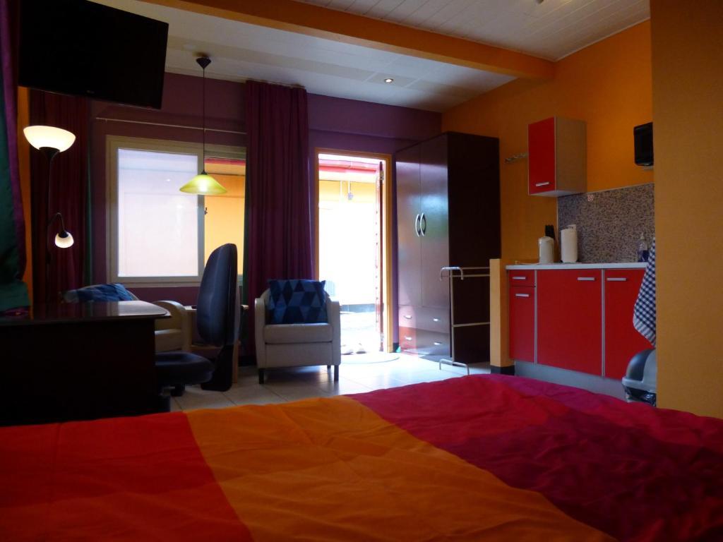Kekemba Apartments Παραμαρίμπο Δωμάτιο φωτογραφία